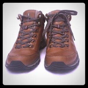 eddie bauer hiking boots women